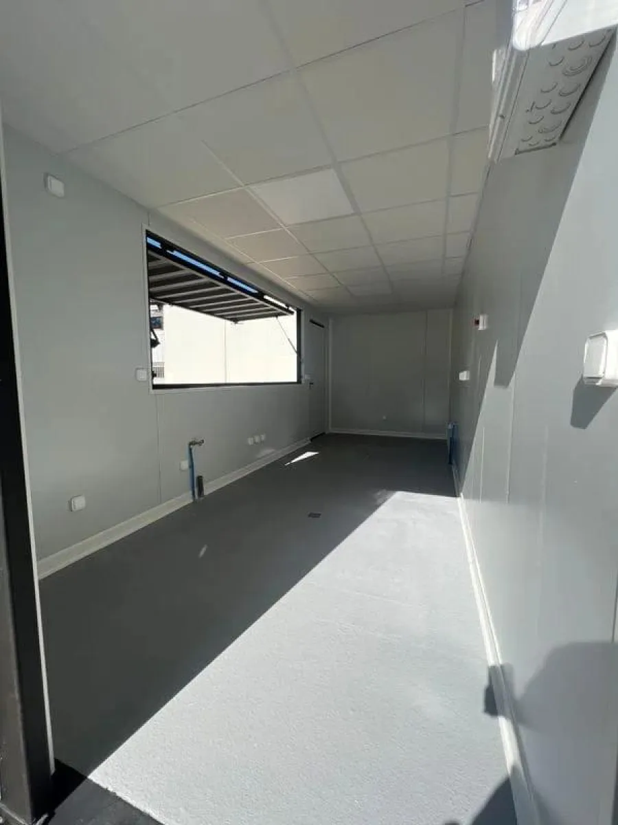 20-foot custom bar / café container