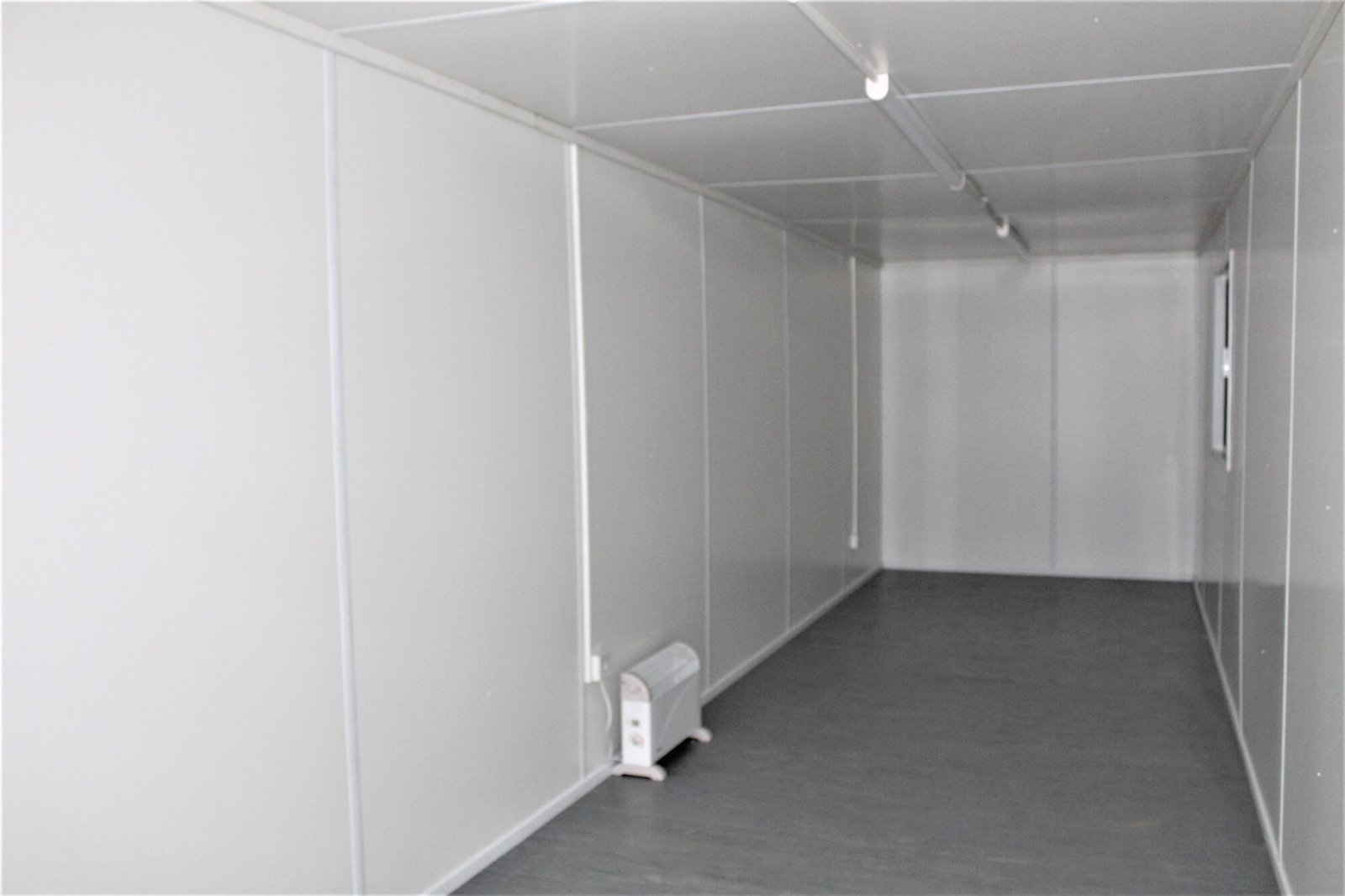 Contenedor oficina 20 pies con 2 ventanas