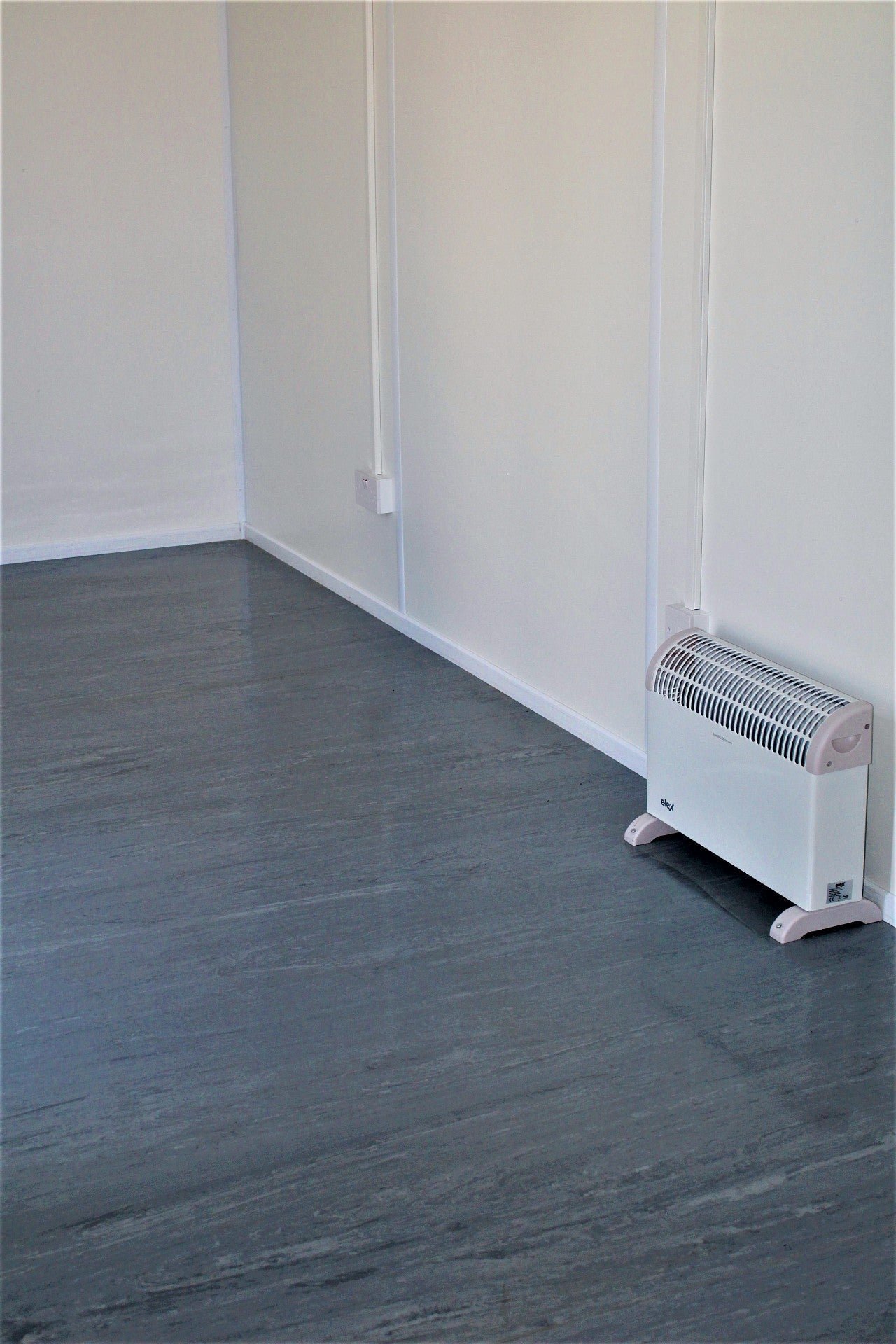 Contenedor oficina 20 pies con 2 ventanas