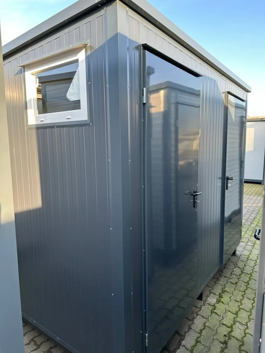 Doppelter Sanitärcontainer 3,00 × 2,00 m