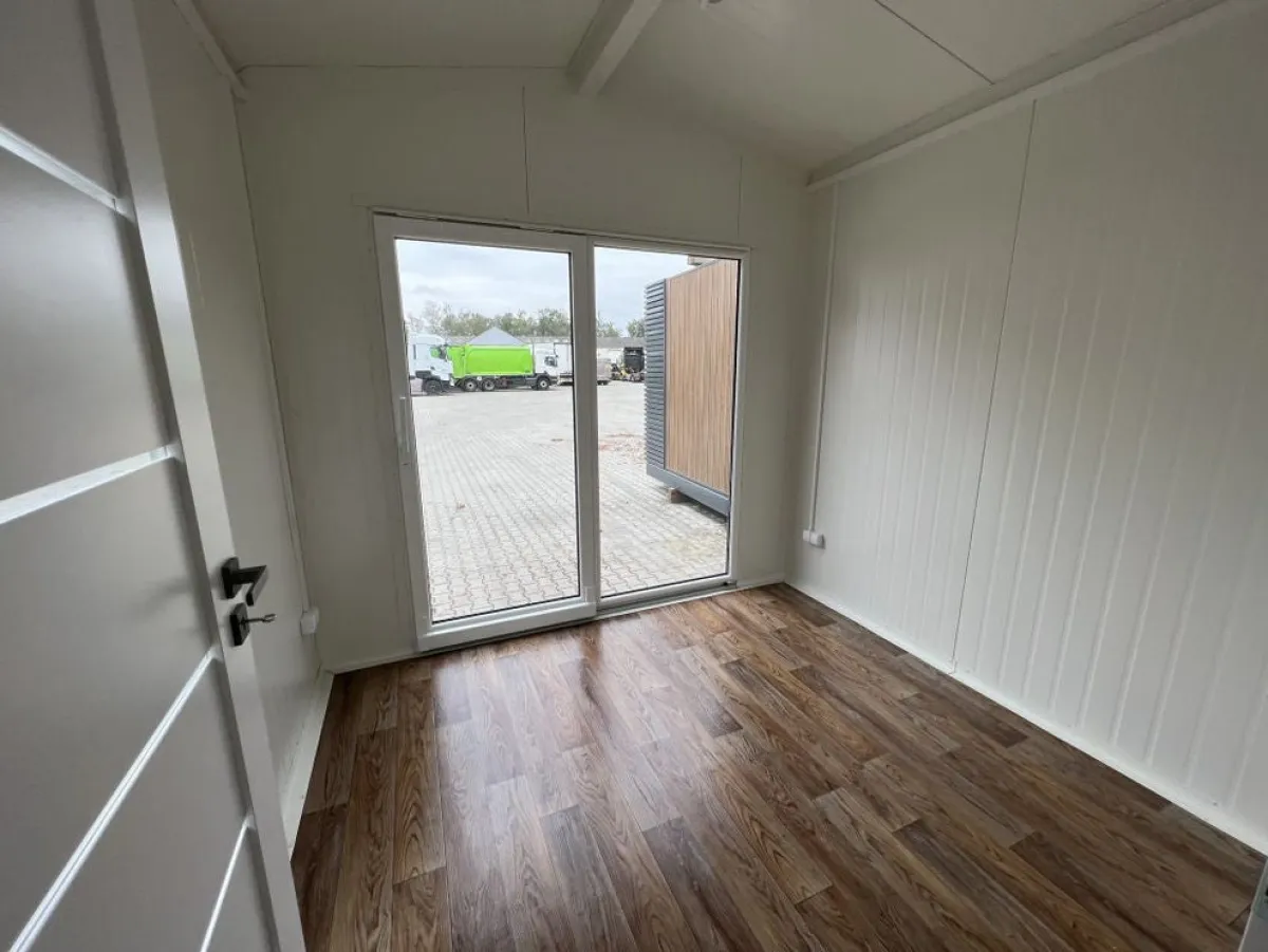 Wohn- / Bürotekiosk 24 m², 8 × 3 × 3 m