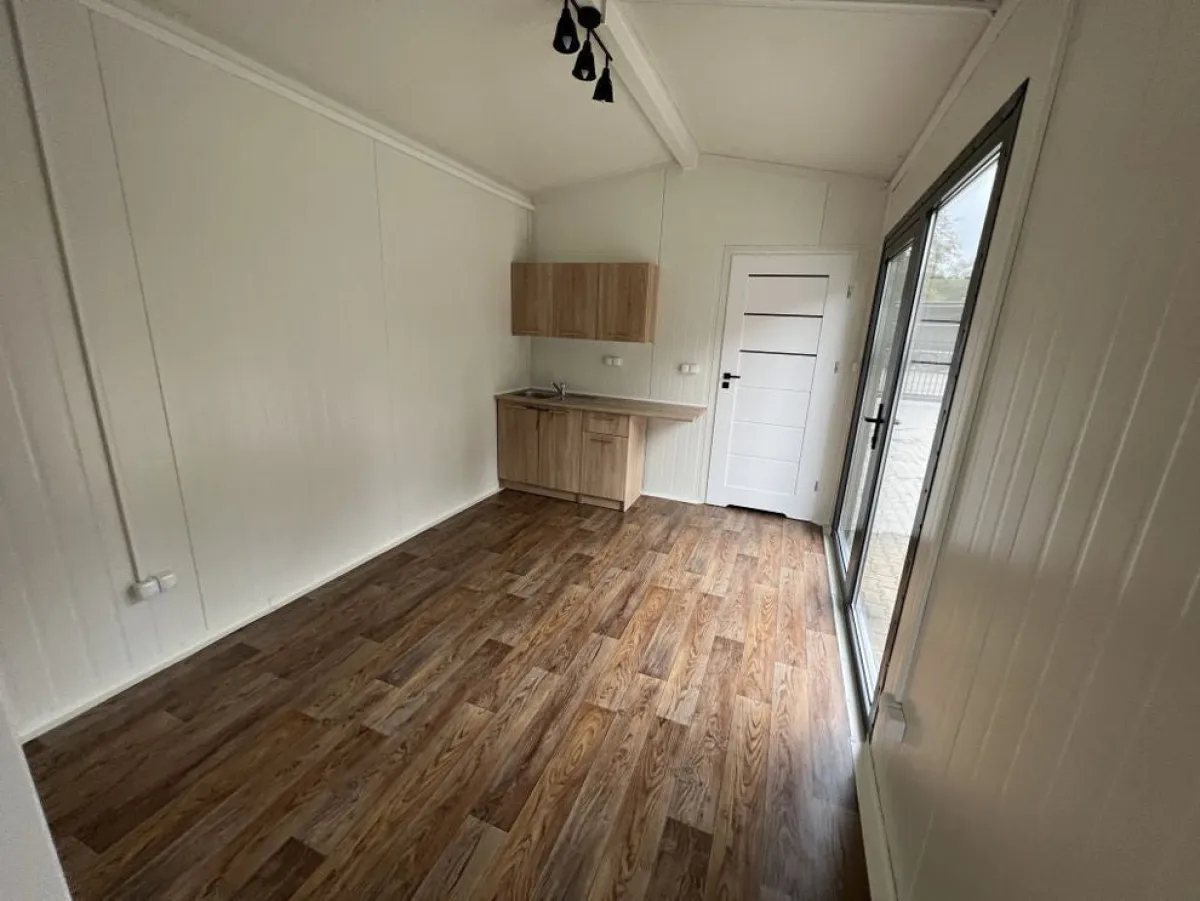 Wohn- / Bürotekiosk 24 m², 8 × 3 × 3 m