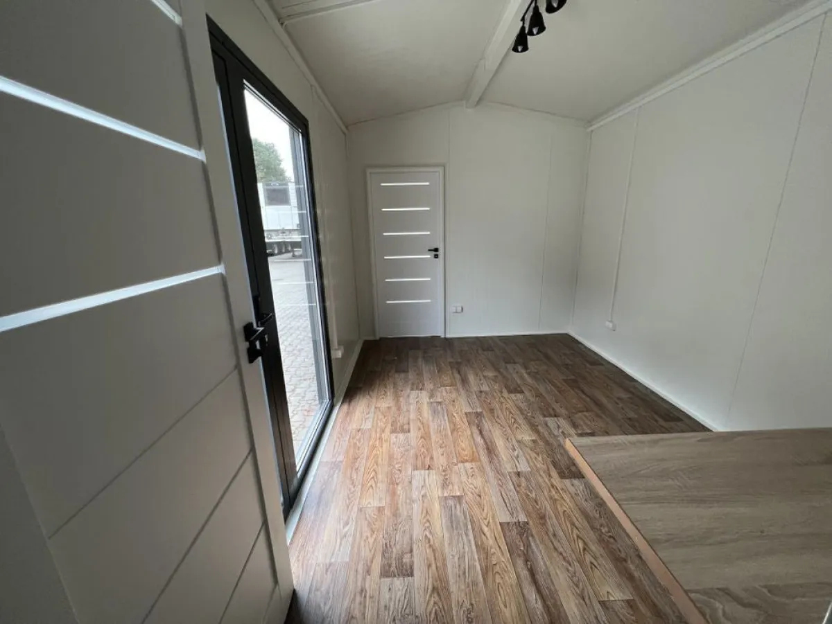 Wohn- / Bürotekiosk 24 m², 8 × 3 × 3 m