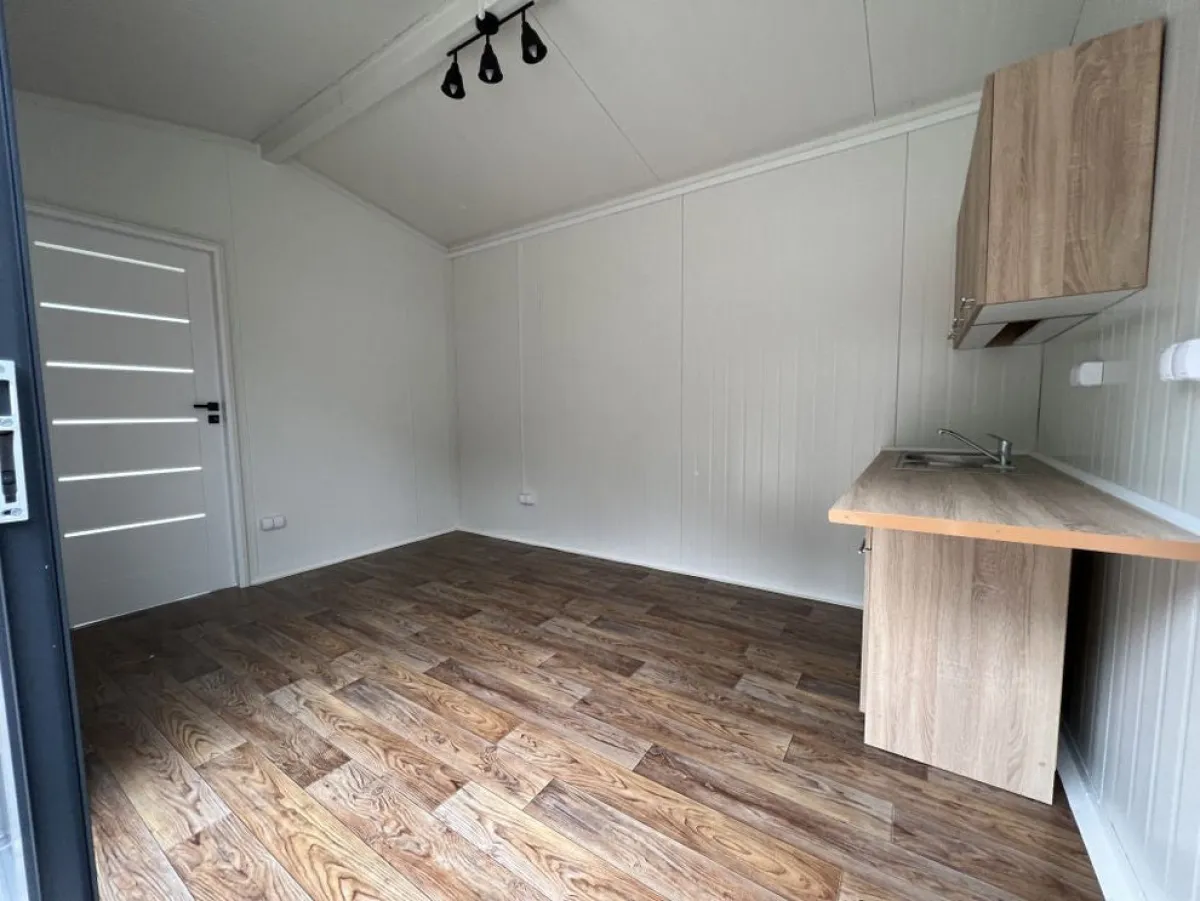 Wohn- / Bürotekiosk 24 m², 8 × 3 × 3 m