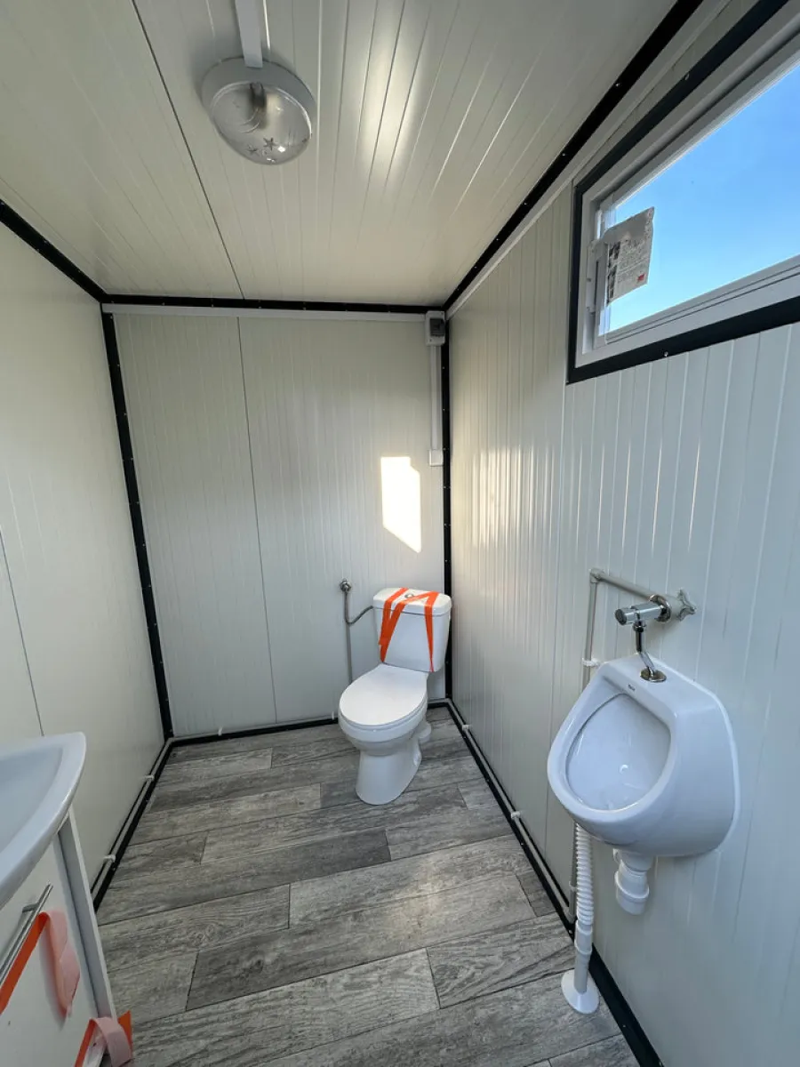Doppelter Sanitärcontainer 3,00 × 2,00 m