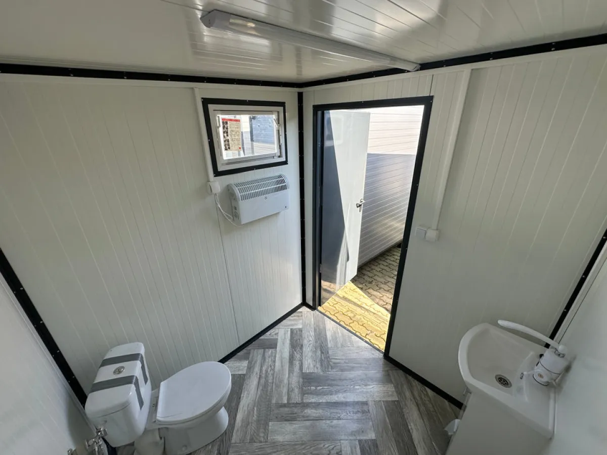 Sanitärcontainer 2,00 × 2,00 m, WC + Urinal