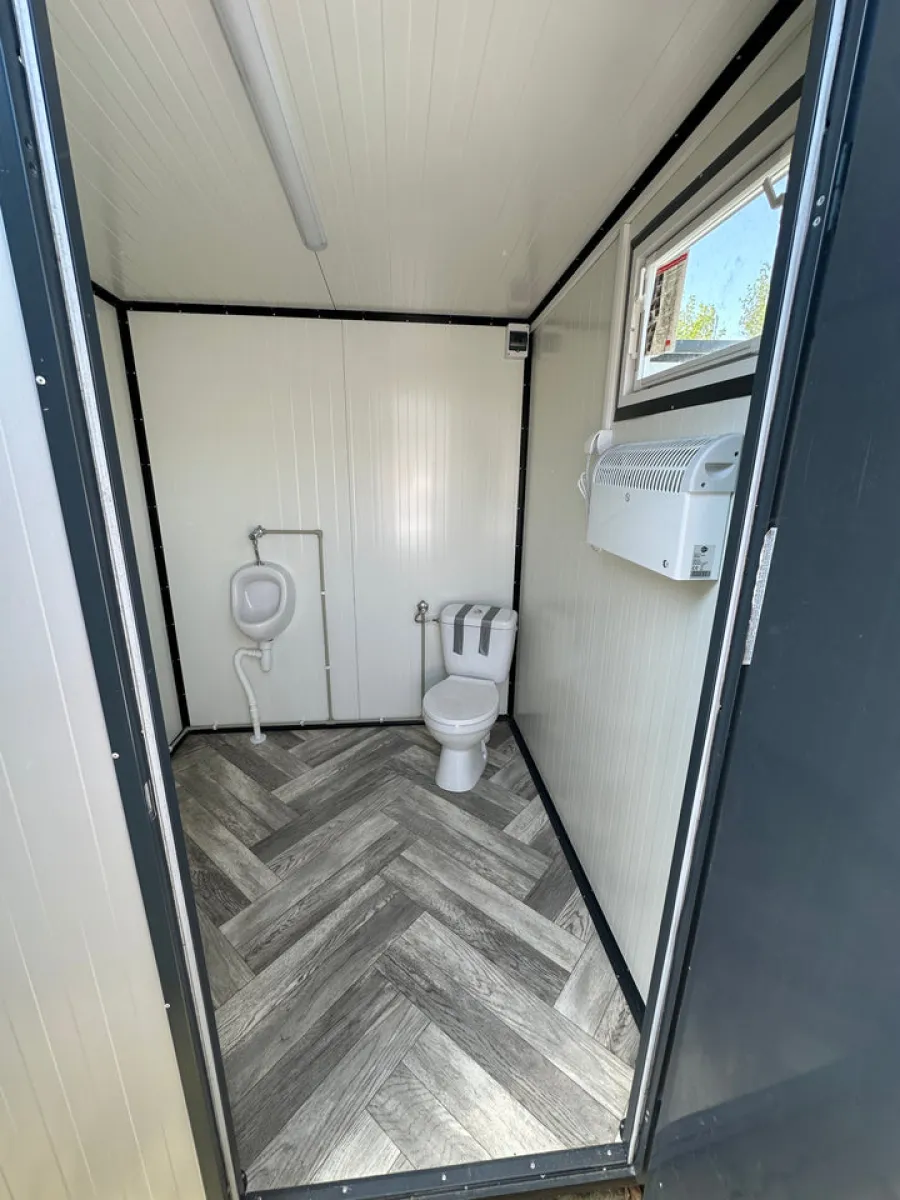 Sanitärcontainer 2,00 × 2,00 m, WC + Urinal