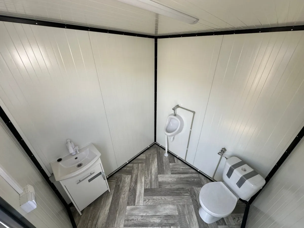 Sanitärcontainer 2,00 × 2,00 m, WC + Urinal