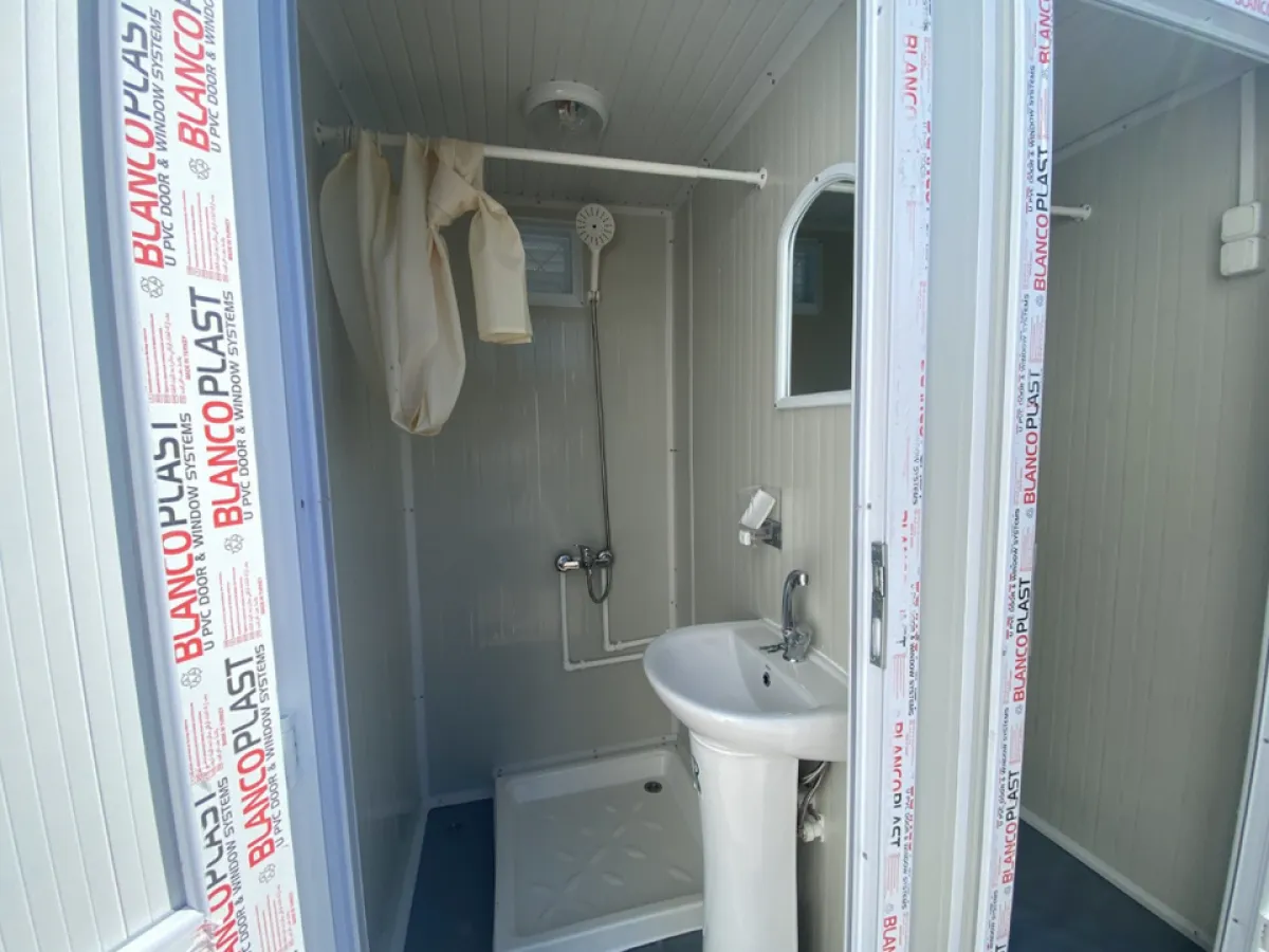 Sanitaire container 1,30 × 2,05 m, dubbele douche