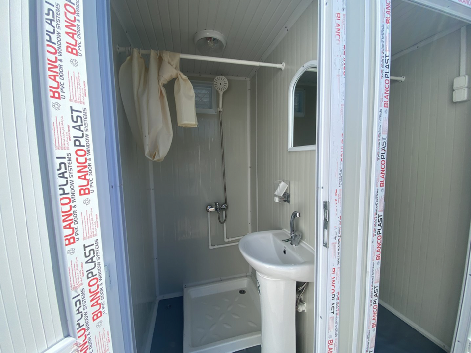 Sanitaire container 1,30 × 2,05 m, dubbele douche