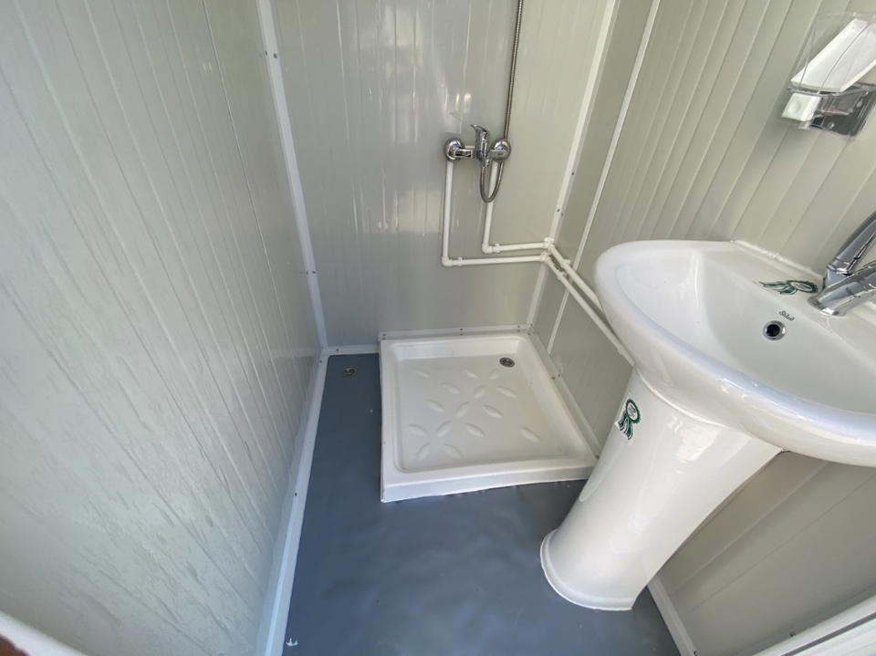 Sanitaire container 1,30 × 2,05 m, dubbele douche