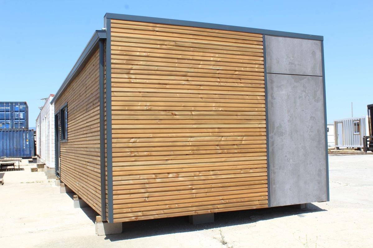 KVIP-Modul 10,5 × 4 m, offen, Holz und Viroc