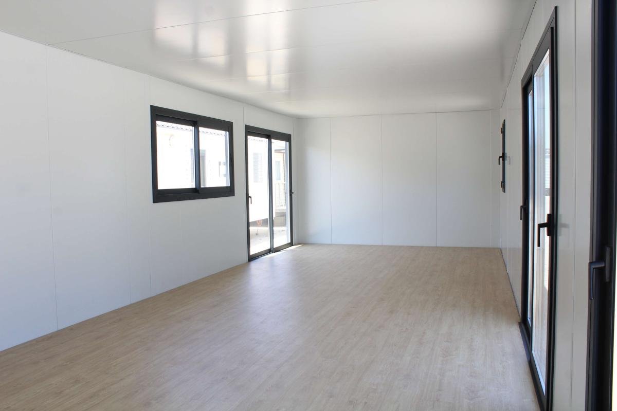 KVIP-Modul 10,5 × 4 m, offen, Holz und Viroc