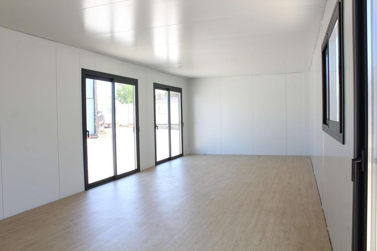 KVIP-Modul 10,5 × 4 m, offen, Holz und Viroc