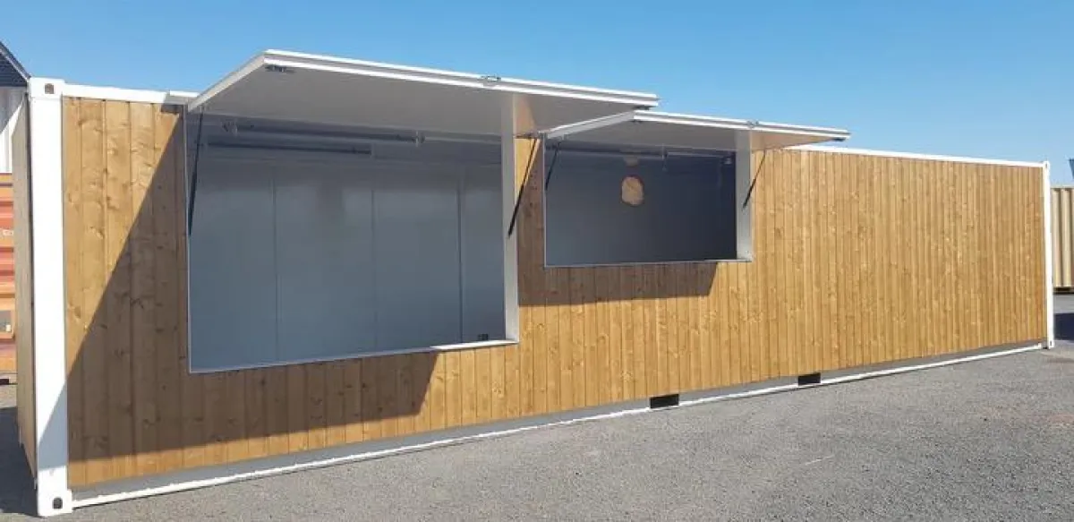 40' bar-container met houten bekleding