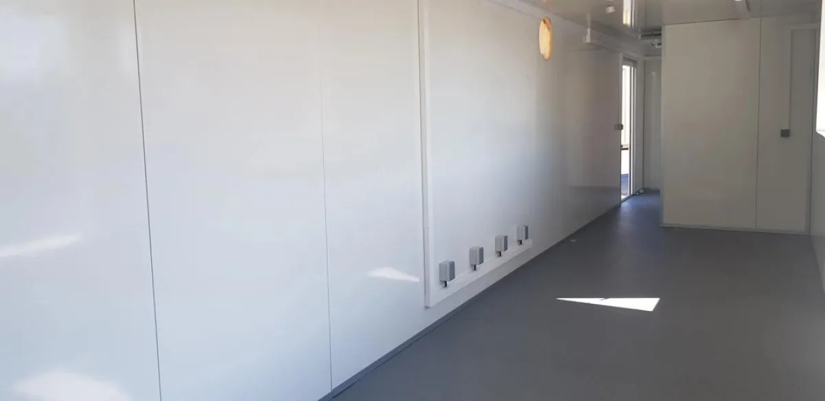 40' bar-container met houten bekleding