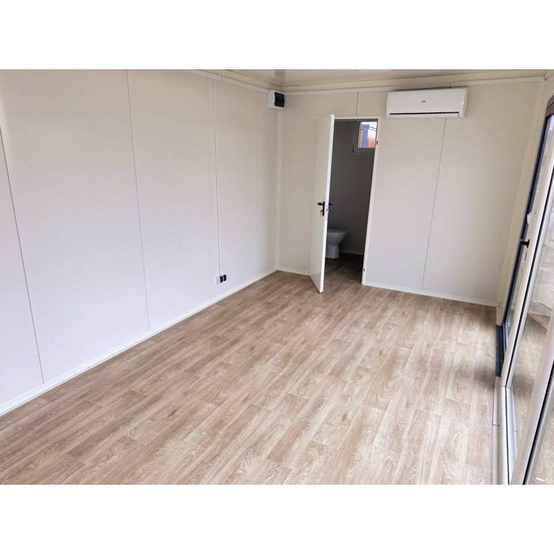 Verhoogde winkelcontainer 7 × 3 m, etalages + airco + wc
