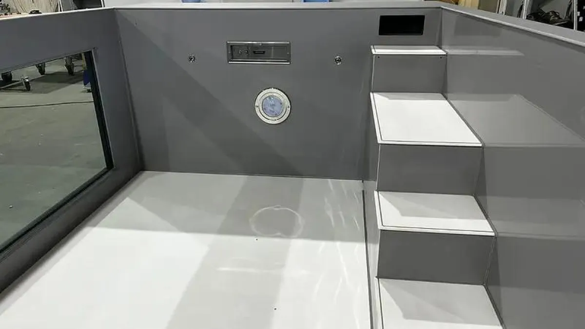 Polypropylen-Pool 6,5 × 2,5 m mit 4-m-Fenster