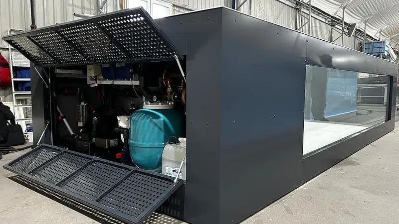Piscina de polipropileno 6,5 × 2,5 m con ventana de 4 m