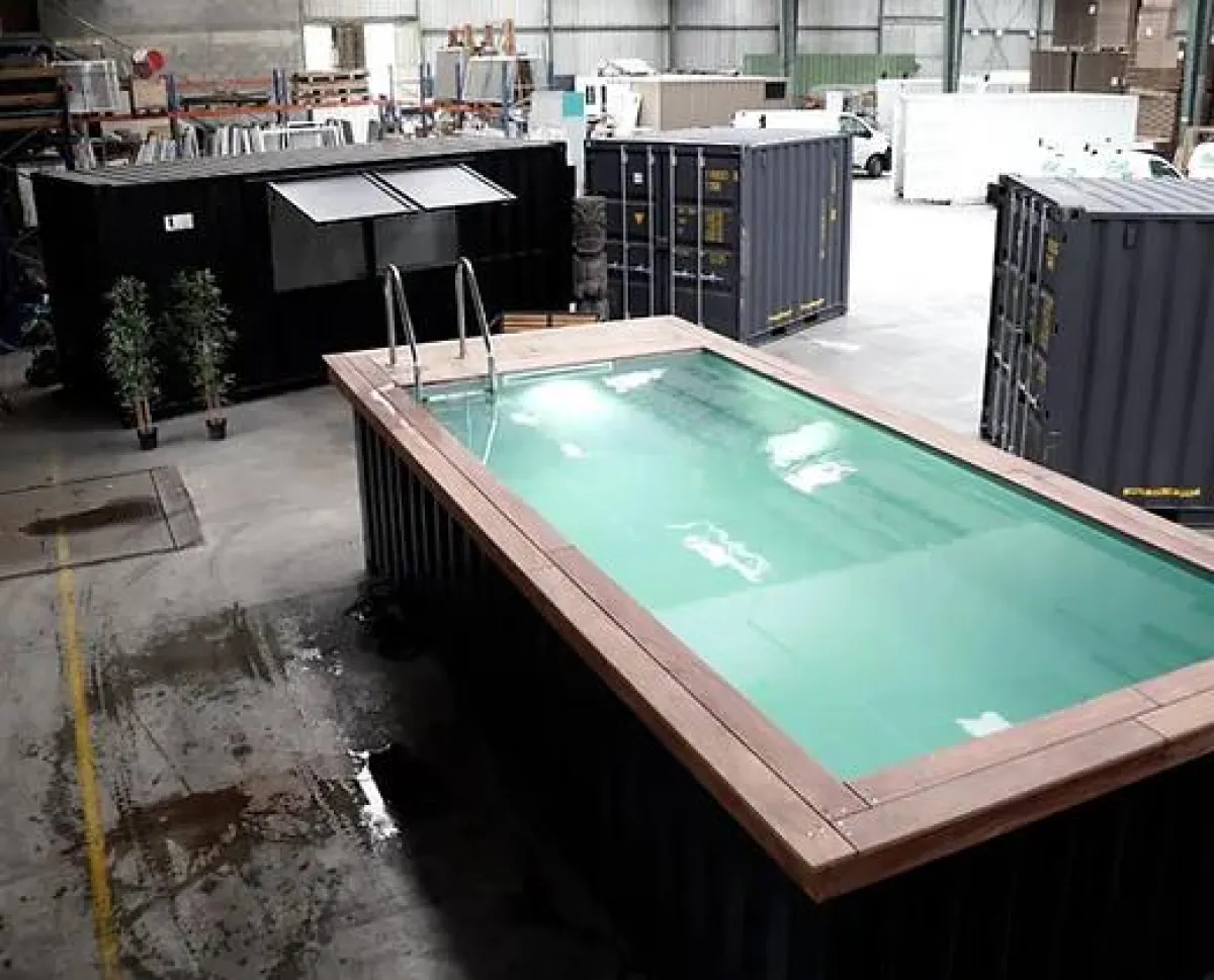 Pre-assembled 40-foot container pool